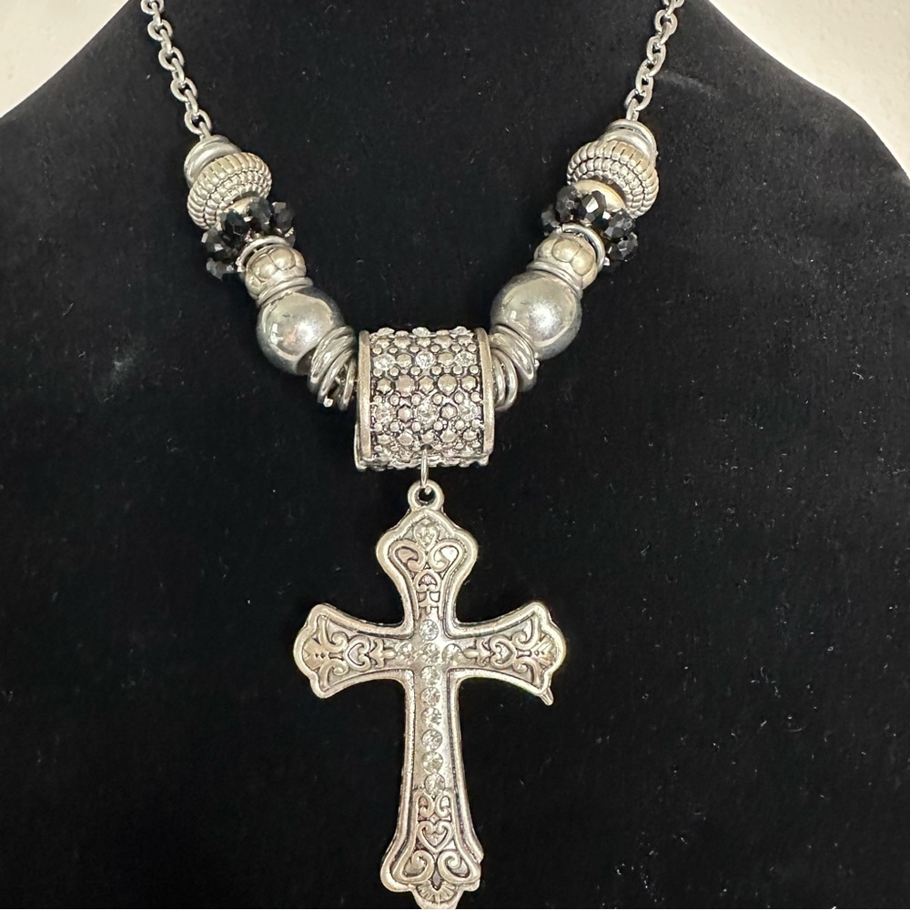 Cross necklace - Picture 2 of 4